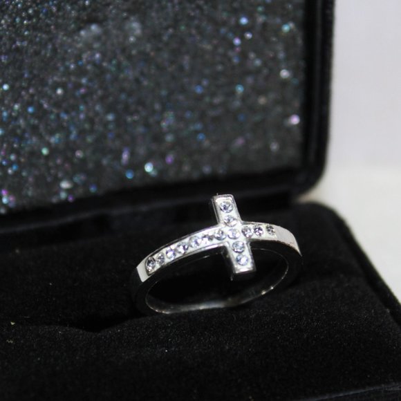 Cross Ring Jewelry - Cross ring size 8 Women